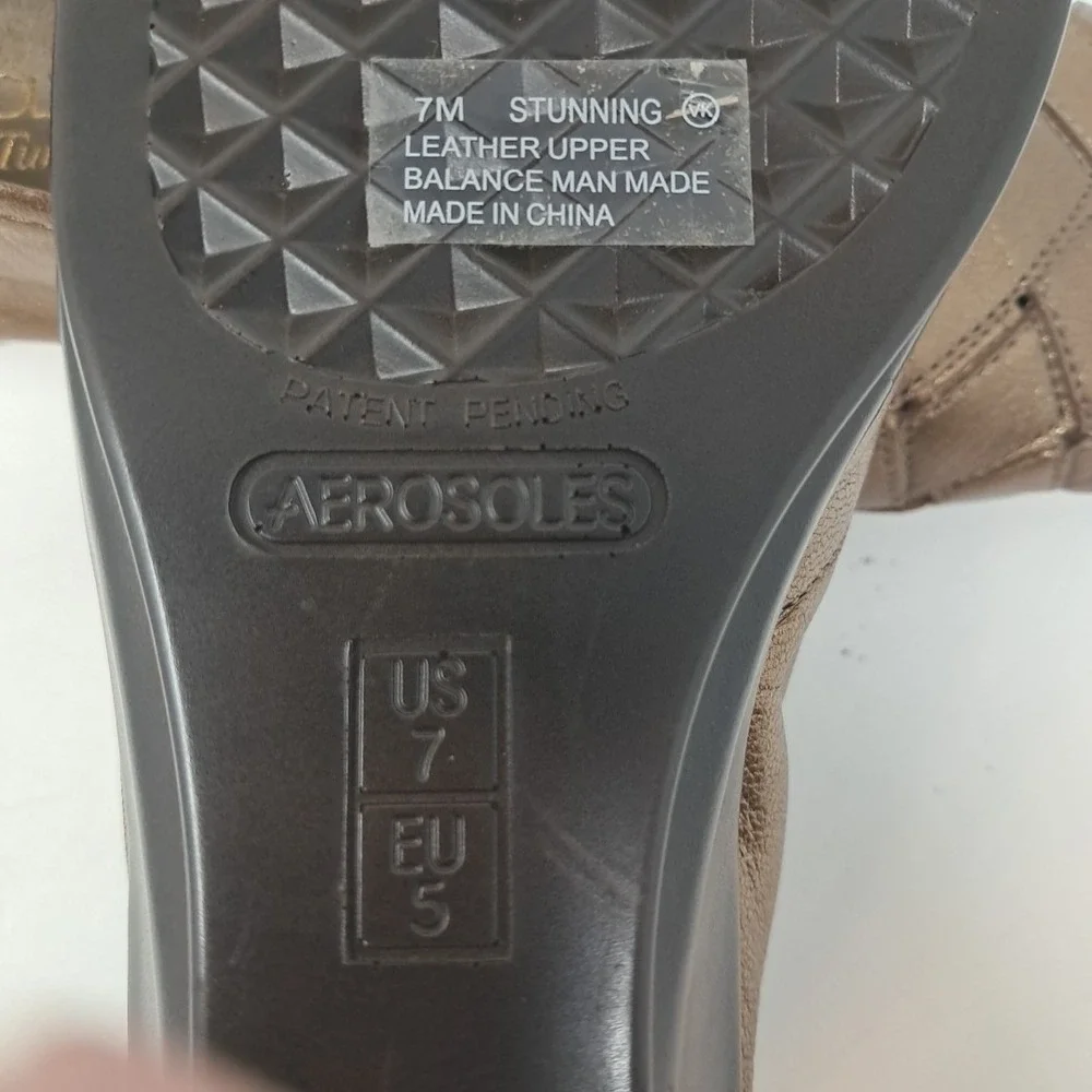 AEROSOLES wedge stitch